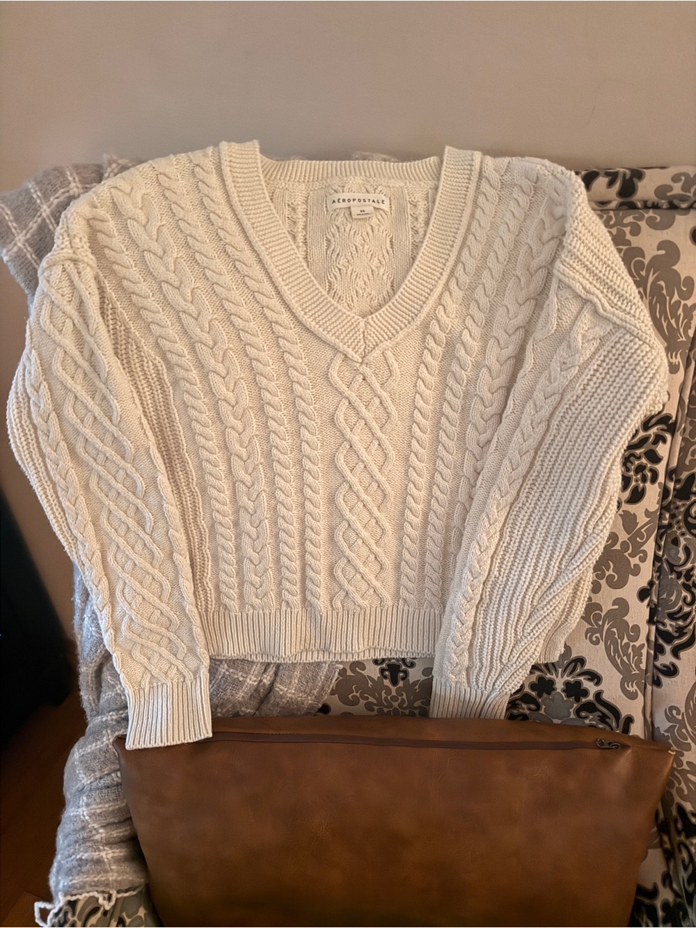 Cable Knit V-Neck Sweater - Cream - Aeropostale
